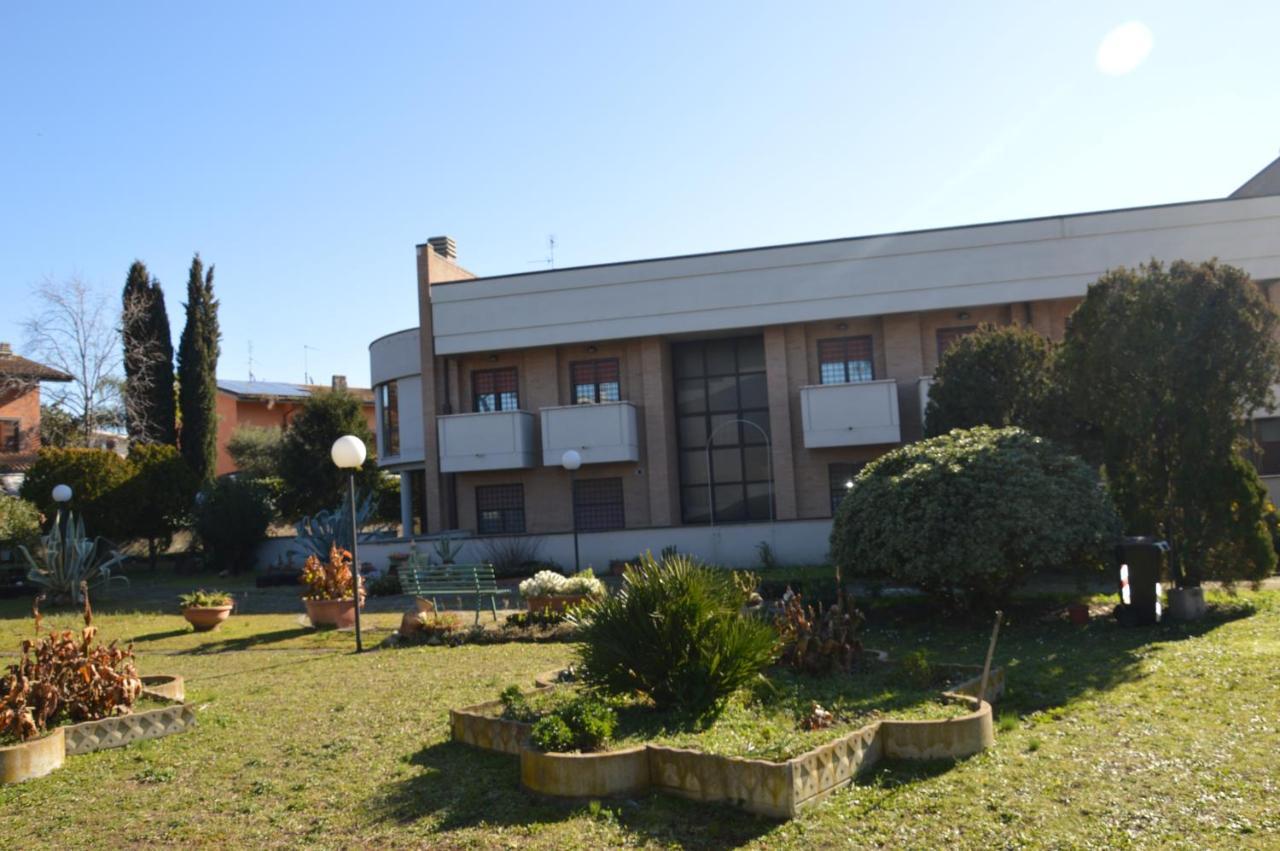 Hotel Domus Achille Fosco Ciampino Exterior foto